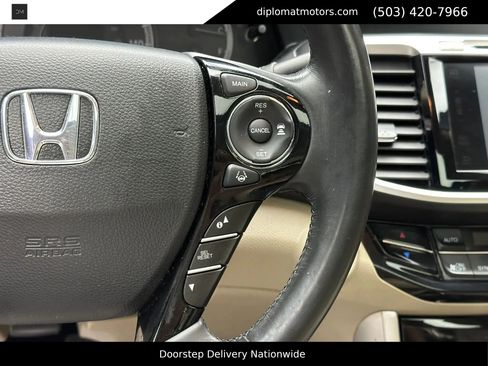 Used 2017 Honda Accord Touring image 30