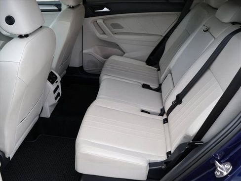 Used 2024 Volkswagen Tiguan SE AWD/4WD image 26
