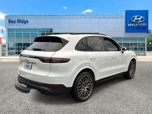 Used 2023 Porsche Cayenne Base image 4