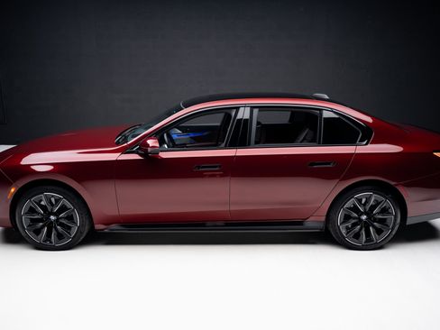 Used 2023 BMW i7 xDrive60 w/ Parking Assistance Package image 16