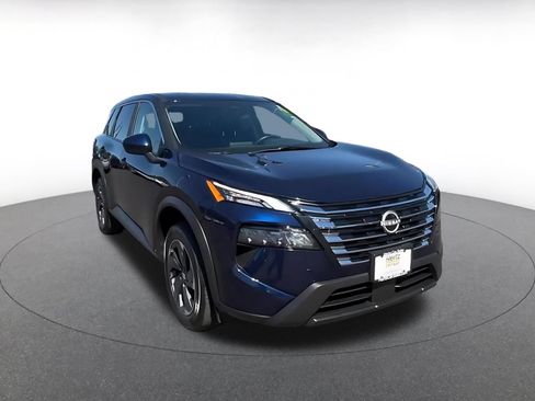 Used 2025 Nissan Rogue SV FWD image 3