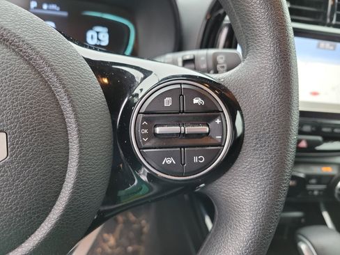 Used 2023 Kia Soul S image 13