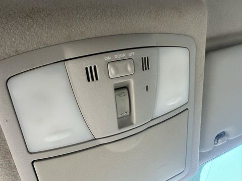 Used 2009 Nissan Rogue SL w/ Leather Pkg FWD image 16