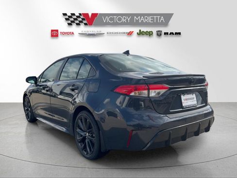 Used 2023 Toyota Corolla SE image 3