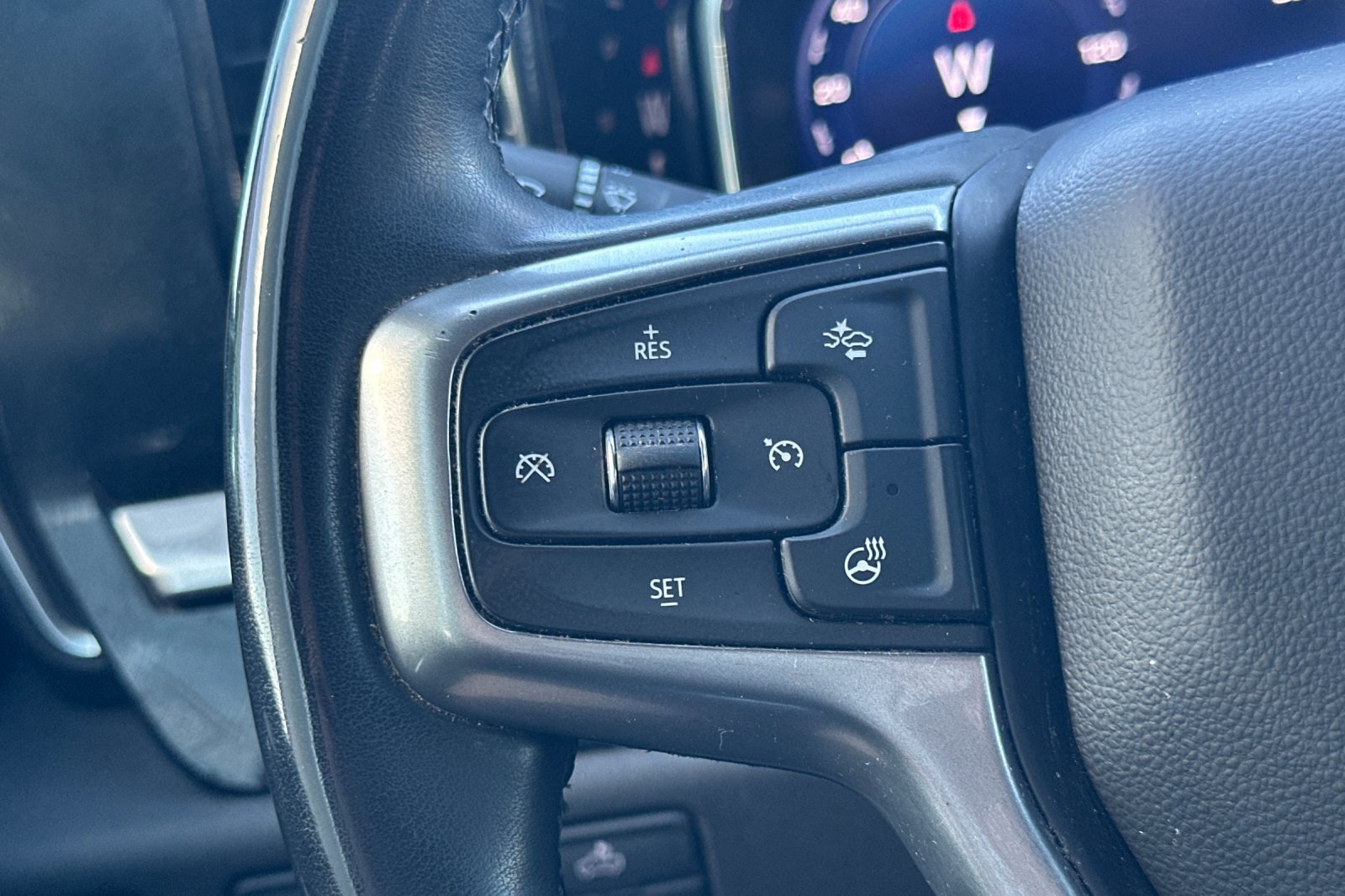 Used 2025 Chevrolet Silverado 2500 LT w/ Convenience Package AWD/4WD image 34