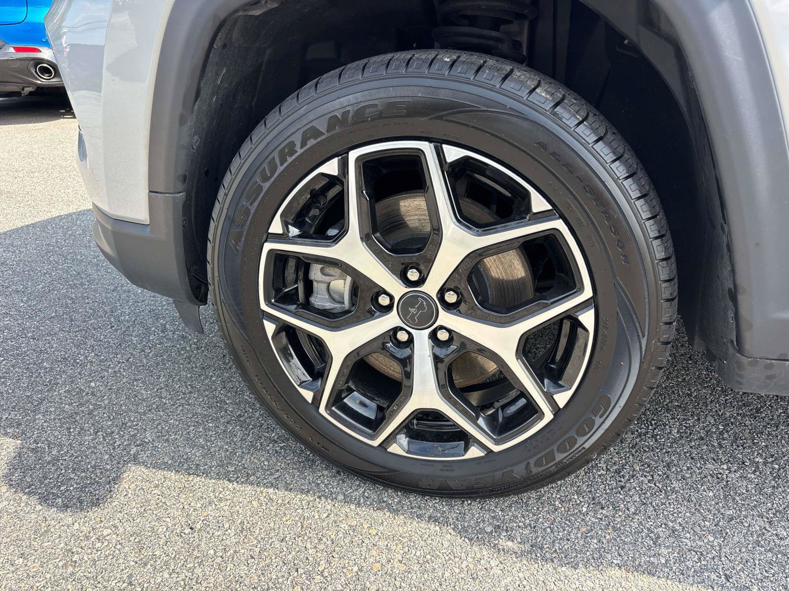 Certified 2025 Jeep Compass Limited AWD/4WD image 8
