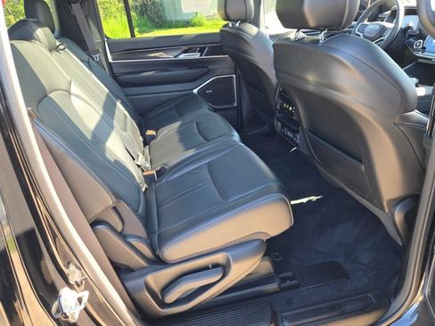 Used 2024 Jeep Wagoneer 4WD w/ Premium Group I image 12