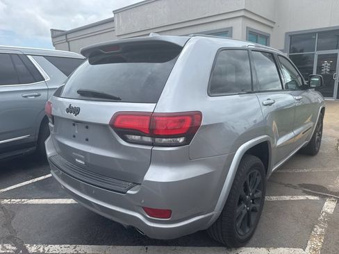 Used 2021 Jeep Grand Cherokee Laredo X RWD image 4