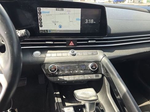 Used 2022 Hyundai Elantra Limited FWD image 9