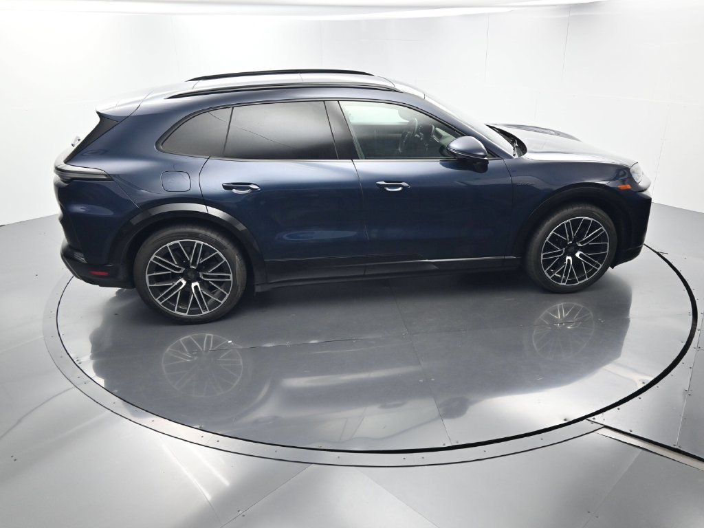Certified 2026 Porsche Cayenne Turbo AWD/4WD image 40