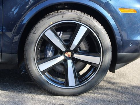 New 2026 Porsche Cayenne image 16