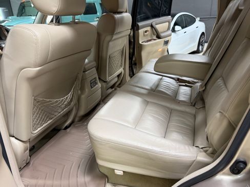 Used 2006 Toyota Land Cruiser image 30