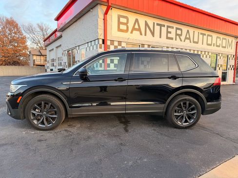 Used 2022 Volkswagen Tiguan SE image 2