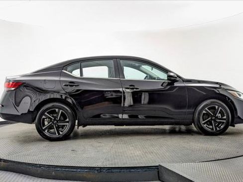 Used 2025 Nissan Sentra SV image 9