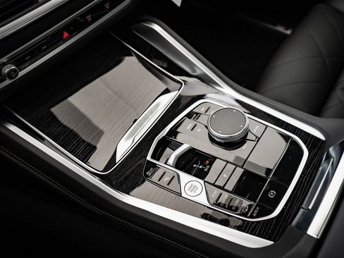 New 2026 BMW X6 xDrive40i w/ Climate Comfort Package image 39