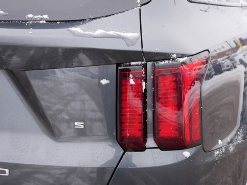 Certified 2021 Kia Sorento S w/ Panoramic Sunroof Package image 17