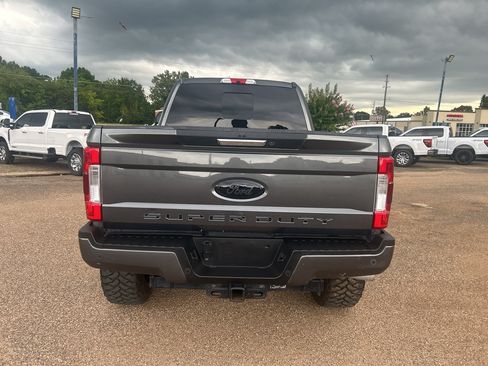 Used 2019 Ford F350 Lariat AWD/4WD image 3