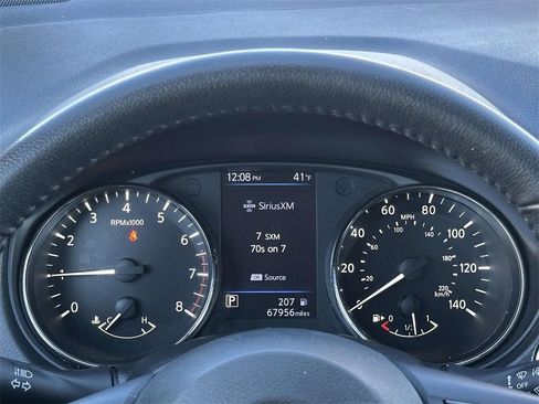 Used 2020 Nissan Rogue SV image 11