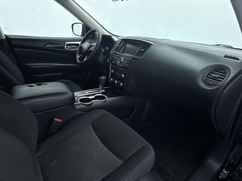 Used 2020 Nissan Pathfinder S image 16