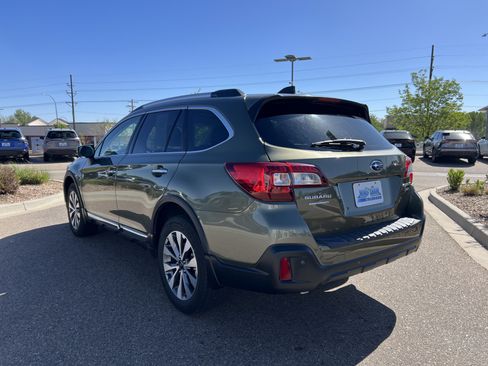 Used 2018 Subaru Outback 3.6R Touring w/ Popular Package #3 AWD/4WD image 13