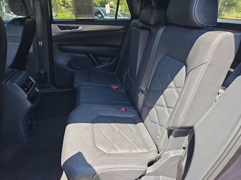 Used 2025 Volkswagen Atlas Cross Sport SE AWD/4WD image 28