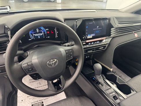 Used 2026 Toyota Camry LE w/ Convenience Package FWD image 8