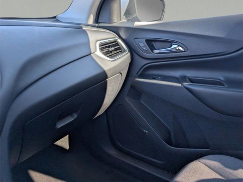 Used 2018 Chevrolet Equinox LT image 29