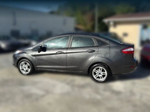 Used 2018 Ford Fiesta SE FWD image 3