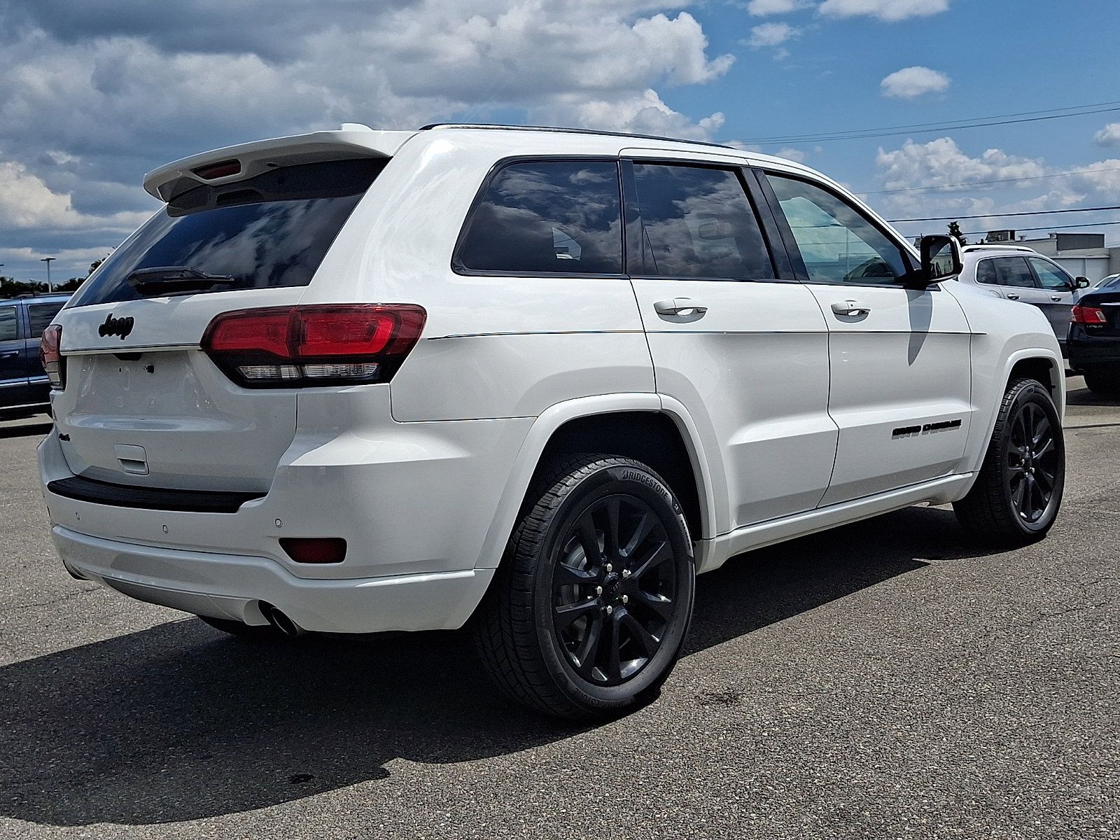 Used 2019 Jeep Grand Cherokee Altitude AWD/4WD image 9