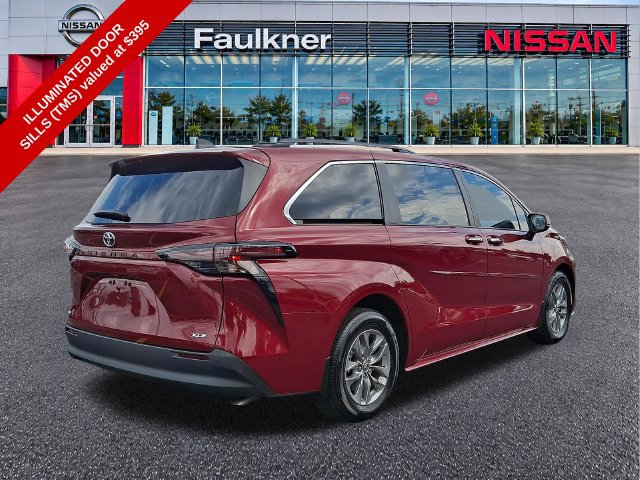 Used 2026 Toyota Sienna XLE FWD image 6