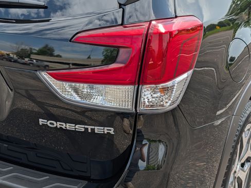Used 2019 Subaru Forester Premium w/ All-Weather Package AWD/4WD image 17