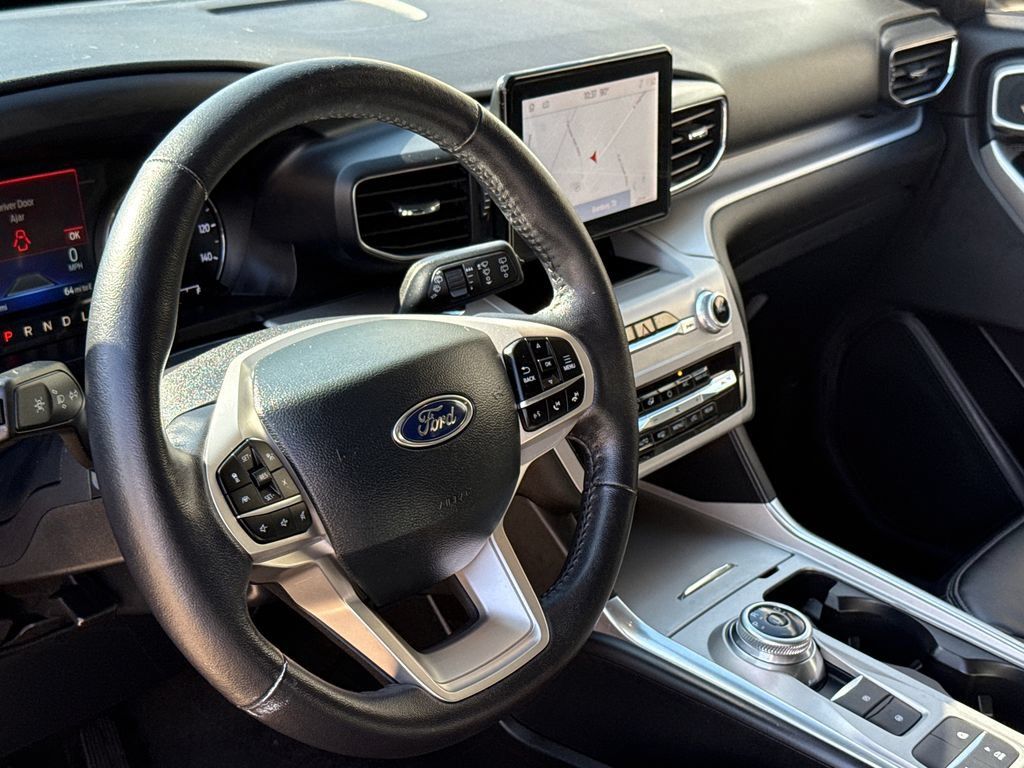 Used 2023 Ford Explorer XLT w/ Equipment Group 202A RWD image 17