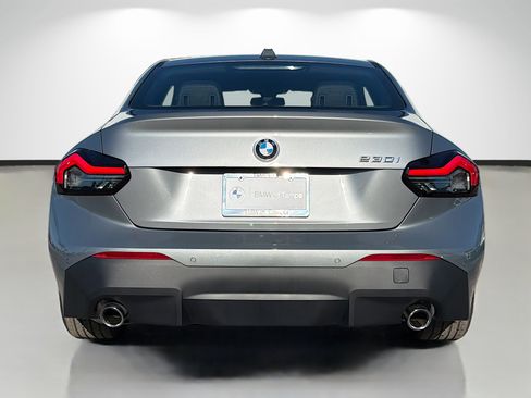 Used 2025 BMW 230i Coupe w/ Parking Assistance Package RWD image 4