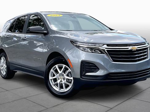 Used 2023 Chevrolet Equinox LS w/ LS Convenience Package FWD image 3
