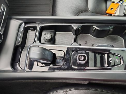 Certified 2023 Volvo XC60 B5 Core w/ Climate Package image 21