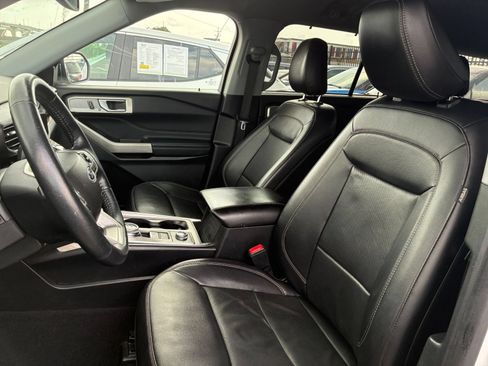 Used 2023 Ford Explorer Limited AWD/4WD image 34