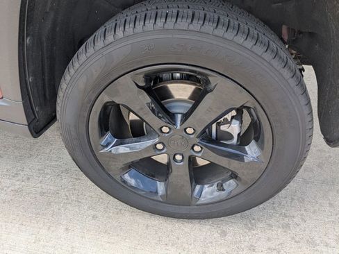 Used 2025 Jeep Grand Cherokee L Limited w/ Black Appearance Package image 21