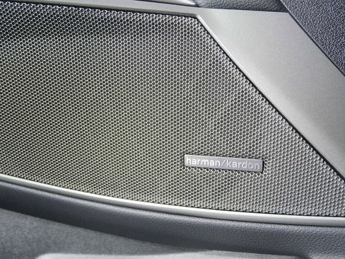 New 2026 BMW 330i xDrive Sedan w/ Premium Package image 10