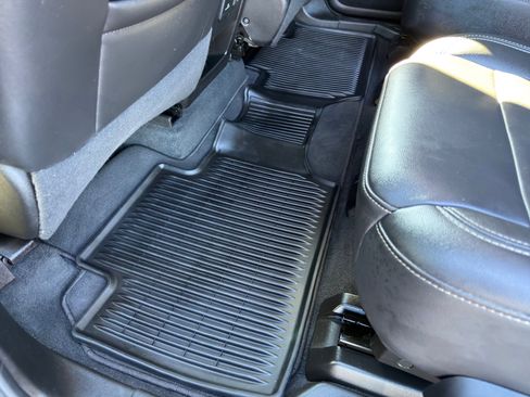 Used 2023 Chevrolet Traverse LT w/ LT Premium Package image 23