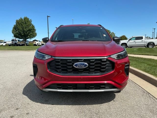 Used 2024 Ford Escape ST-Line w/ Cold Weather Package FWD image 8