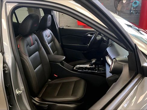 Used 2024 Chevrolet Trax RS w/ Sunroof Package image 11