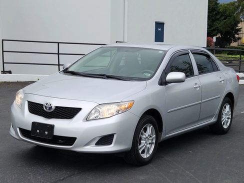 Used 2009 Toyota Corolla LE image 1