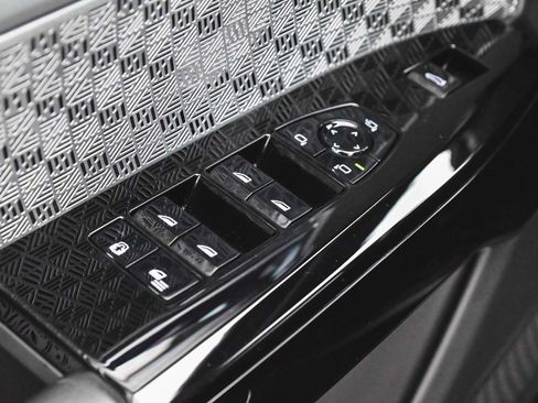 Used 2023 BMW i7 xDrive60 w/ Executive Package 2 image 10