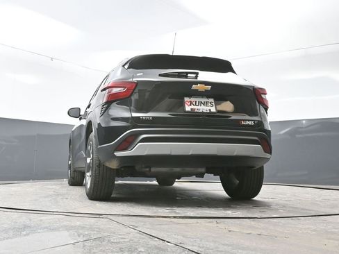 Used 2025 Chevrolet Trax LT image 54