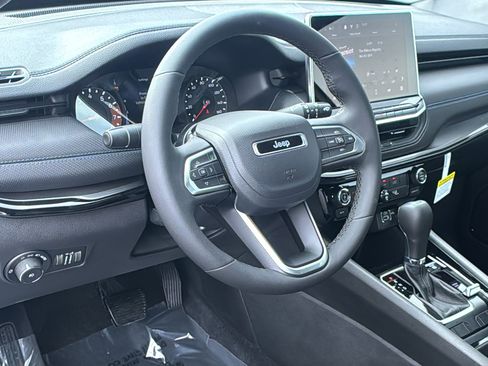 New 2026 Jeep Compass Latitude image 18