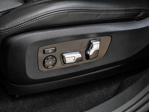 Used 2025 BMW X6 xDrive40i w/ Climate Comfort Package image 36