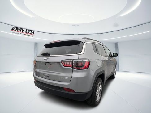 Used 2024 Jeep Compass Latitude image 3