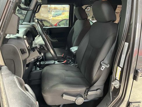 Used 2017 Jeep Wrangler Unlimited Sport w/ Quick Order Package 24S AWD/4WD image 22