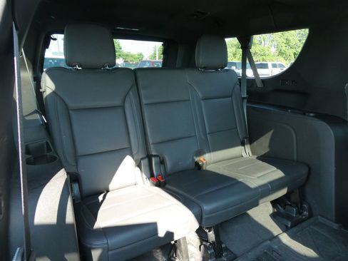 Certified 2023 Chevrolet Suburban Z71 w/ Luxury Package AWD/4WD image 17
