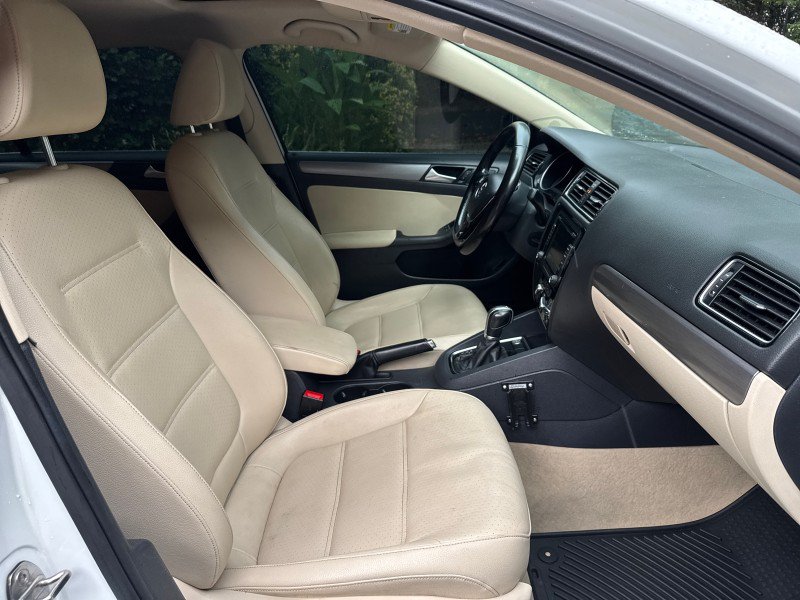 Used 2015 Volkswagen Jetta TDI SE FWD image 24